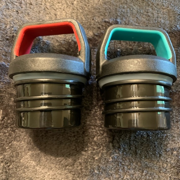 (2) 26 oz. RTIC Water Bottles & (2) Pull Tops - Picture 6 of 8